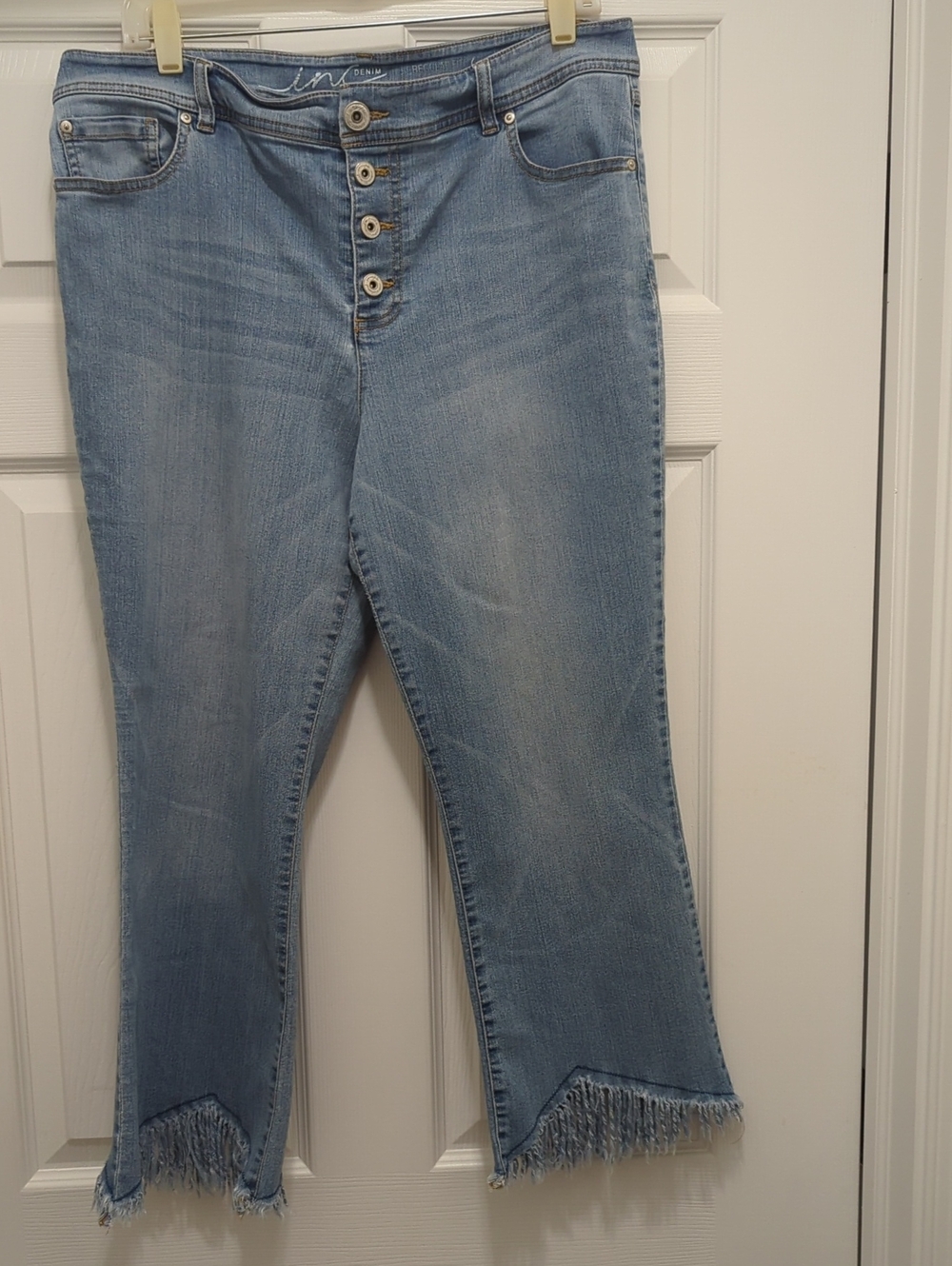 INC International Concepts Light Blue Button-Fly Cropped Jeans with Frayed V-Hem